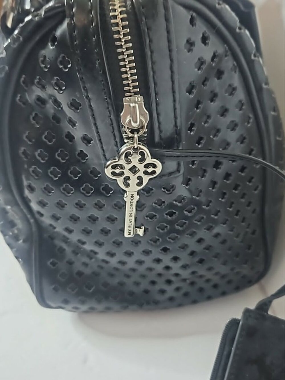 RARE Retired Brighton My Flat in London Alexia Satchel – Jeweled Bow - Picture 11 of 13